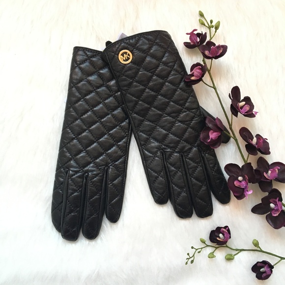 Michael Kors Accessories - NWT Michael Kors Quilted Leather Gloves Size Large